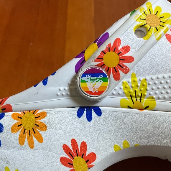 Crocs Pride Daisy Floral Platform Clogs - Picture 3 of 9